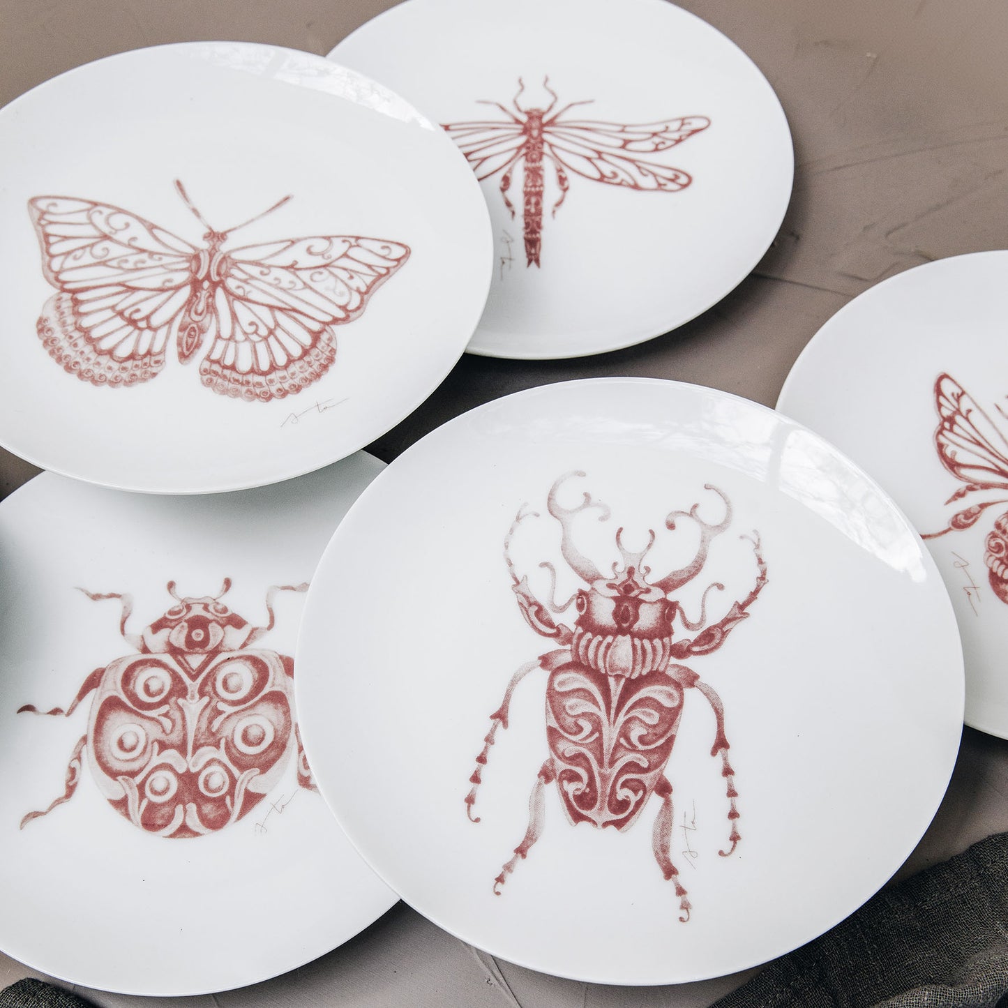 Set 6 platos de torta color magenta